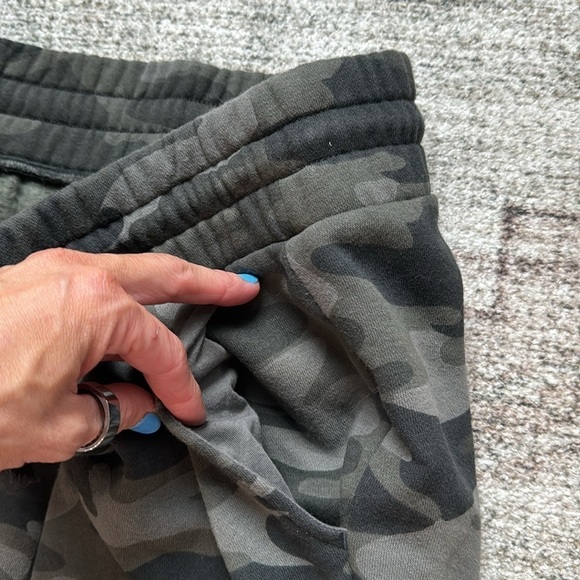 Wild Fable Green Camo High Rise Waist Fleece Sweatpant Jogger Pant Sz Small - Picture 9 of 11